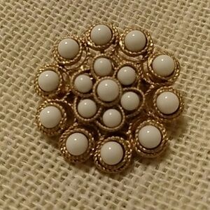 Stella and Dot White Beads With Goldtone Setting Brooch /Necklace Combo